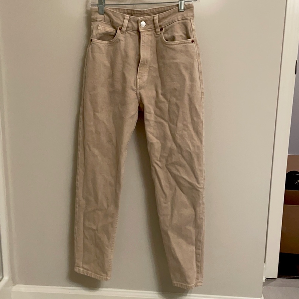 H&M beige mom jeans! Gently worn